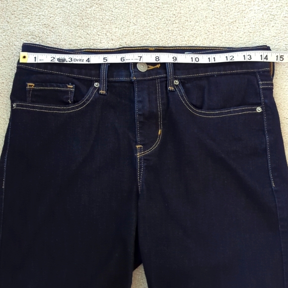 Levi's mid-rise Bermuda dark indigo denim shorts 27 - Picture 3 of 8